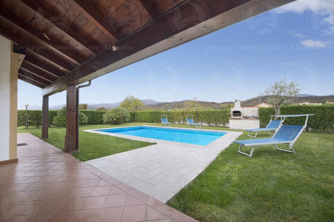 Villanova d'Albenga, a soli 10 minuti da Alassio, vendesi Villa con piscina a grande risparmio energetico