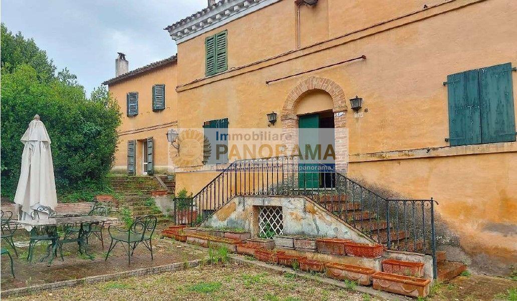 Rif. LC1210 Vendesi villa bifamiliare a Fermo