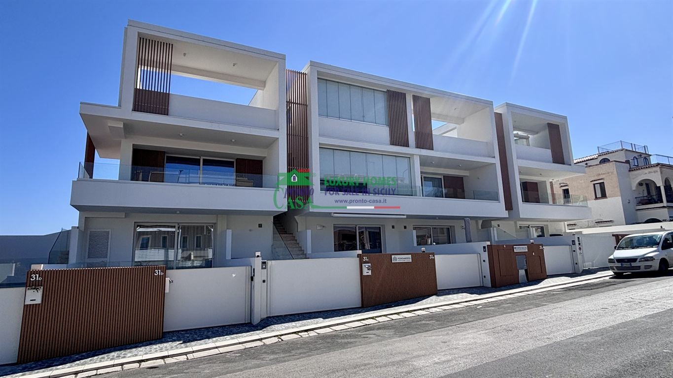 Rif. 2452 - Appartamento duplex con terrazzi abitabili e posto auto a Marina di Ragusa