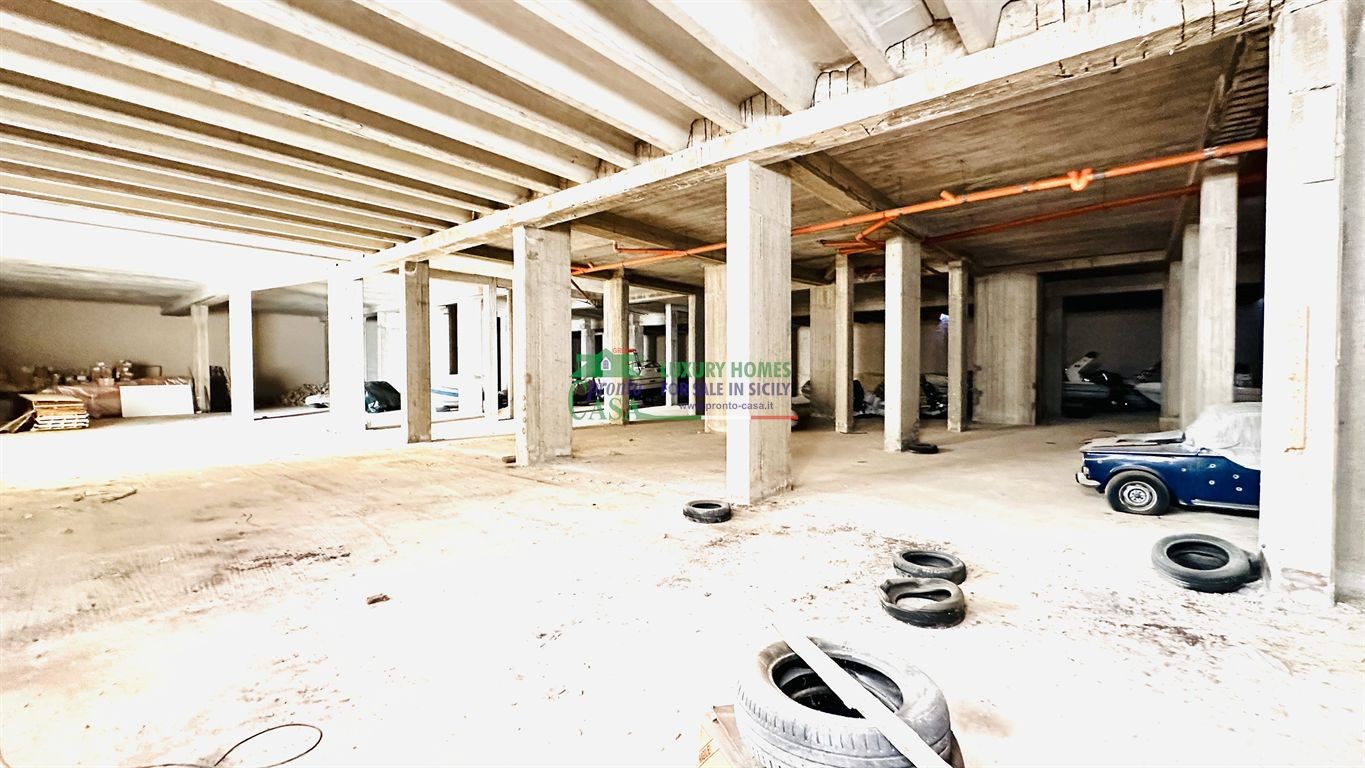 Locale deposito zona Viale Europa