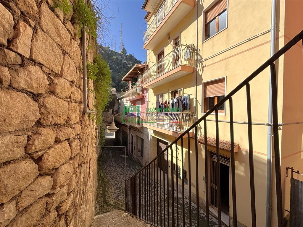 Rif.2662 - Appartamento abitabile con terrazzo e garage a Modica Bassa