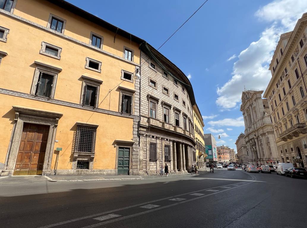 immobile commerciale in Corso Vittorio Emanuele II a Roma