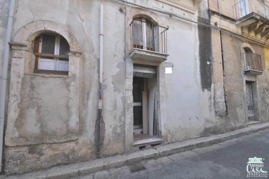magazzino a Ragusa 100 metri quadri