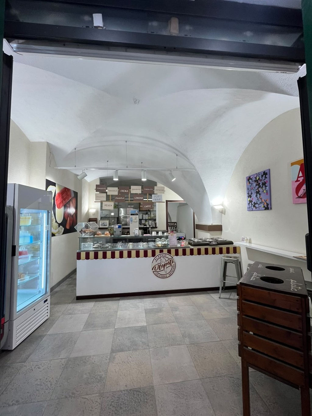 Alassio, cedesi gelateria nel budello.