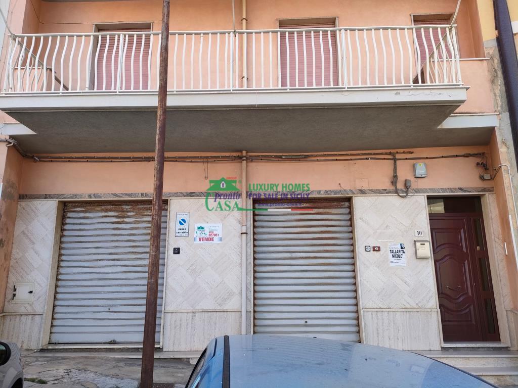 magazzino in Piazza Trento a Gela