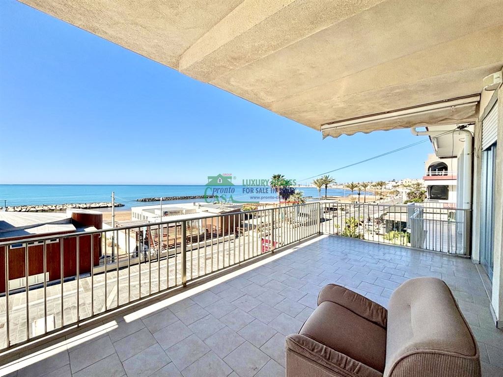 APPARTAMENTO CON TERRAZZO FRONTE MARE – MARINA DI RAGUSA