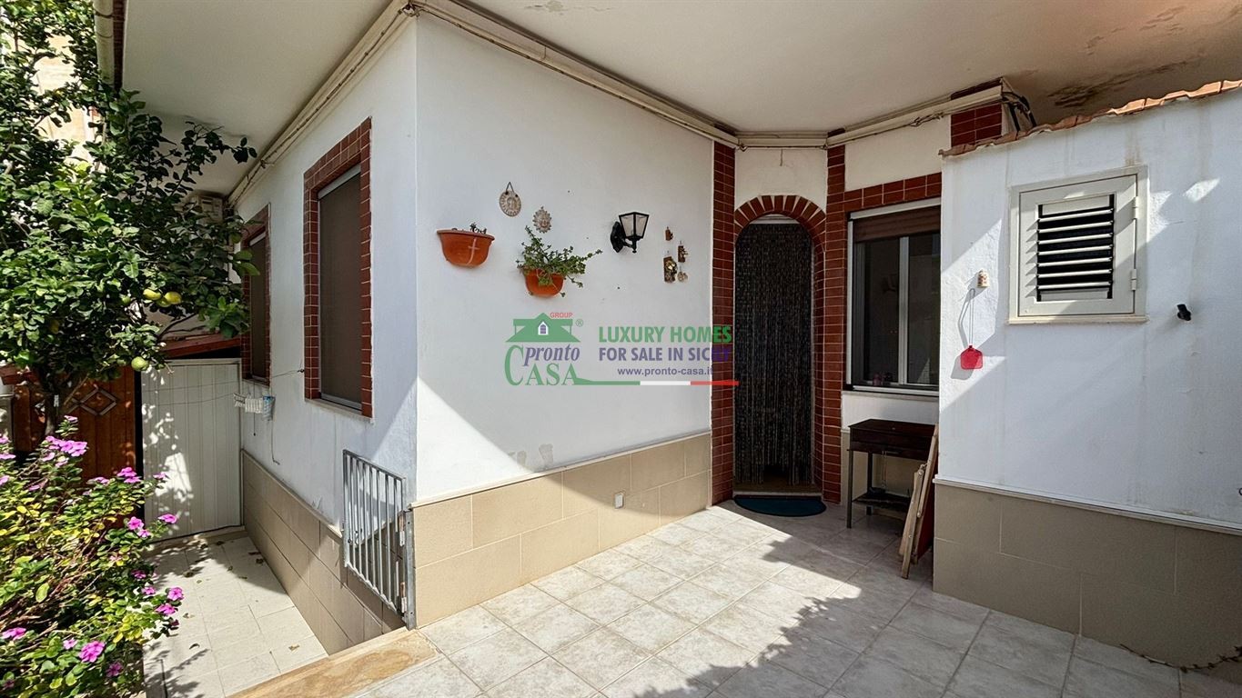 Rif. 2399 - Appartamento con ingresso indipendente e terrazza a Casuzze, Villaggio Azzurro