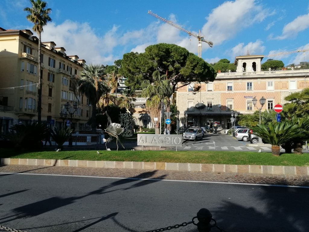 Alassio zona altamente trafficata - Bar con licenza tabacchi
