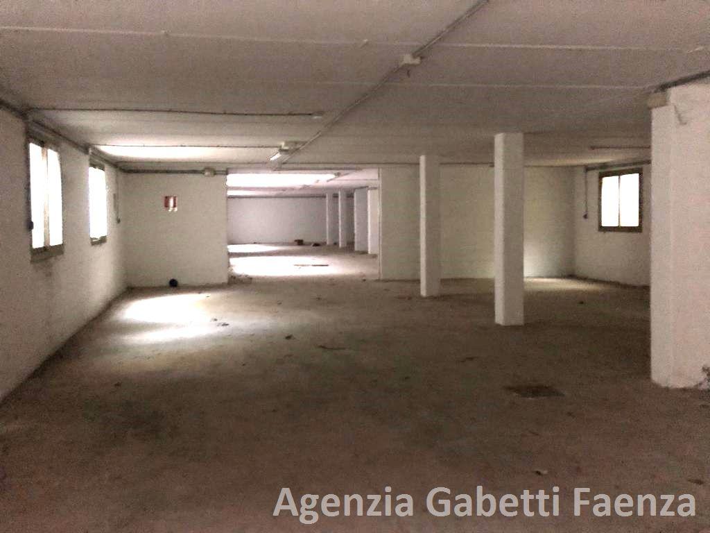 magazzino a Faenza 466 metri quadri