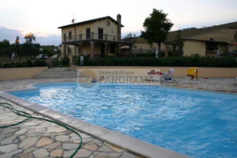 Rif. ATV222 Casale in vendita a Monteprandone con piscina