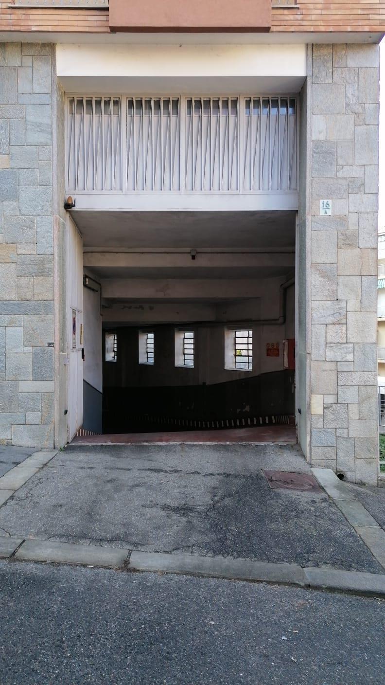 garage-box in via Monteu da Po a Torino