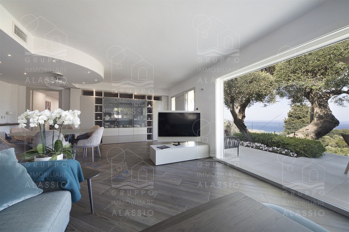 VILLA DI DESIGN CON VISTA MARE, TERRAZZE E PISCINA IDROMASSAGGIO
