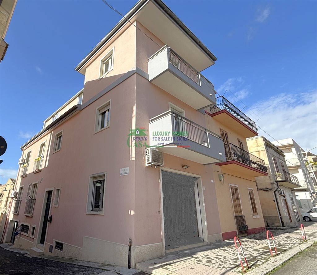 Rif.2661 - Casa indipendente con terrazzo e garage a Modica Alta