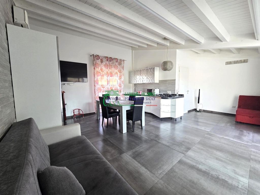 Rif. 1623 - Appartamento posto al piano secondo e terzo, via Legnano, Gela