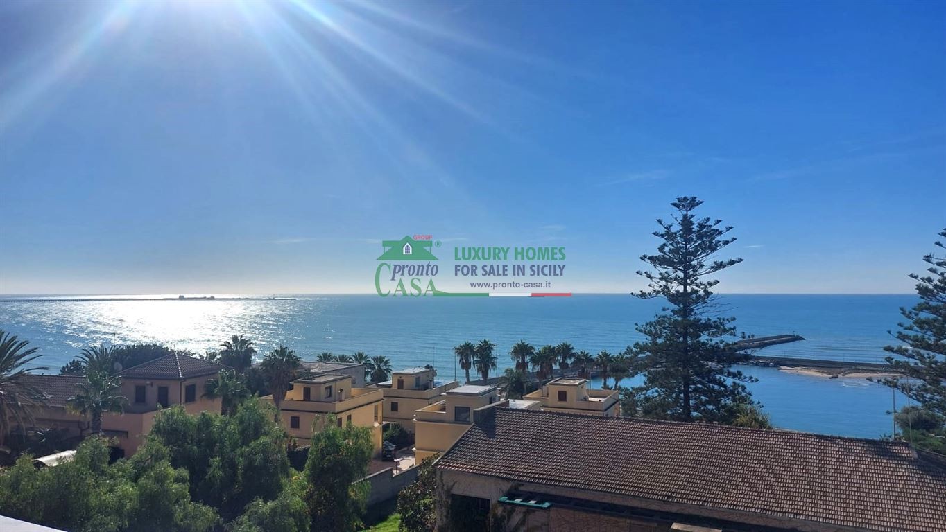 Terzo piano vista mare e garage a Caposoprano