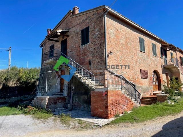 magazzino a Asciano 215 metri quadri