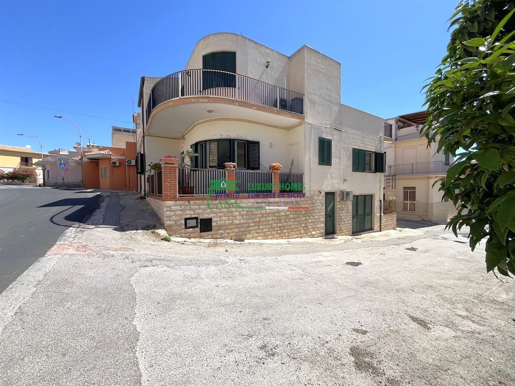 Rif.2652 - Appartamento abitabile in affitto con terrazzi a Sampieri a Scicli