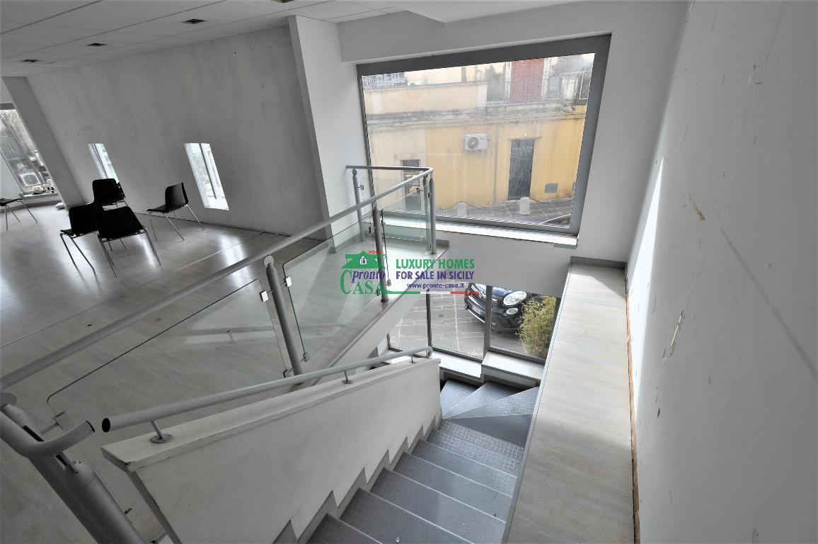magazzino a Ragusa 300 metri quadri