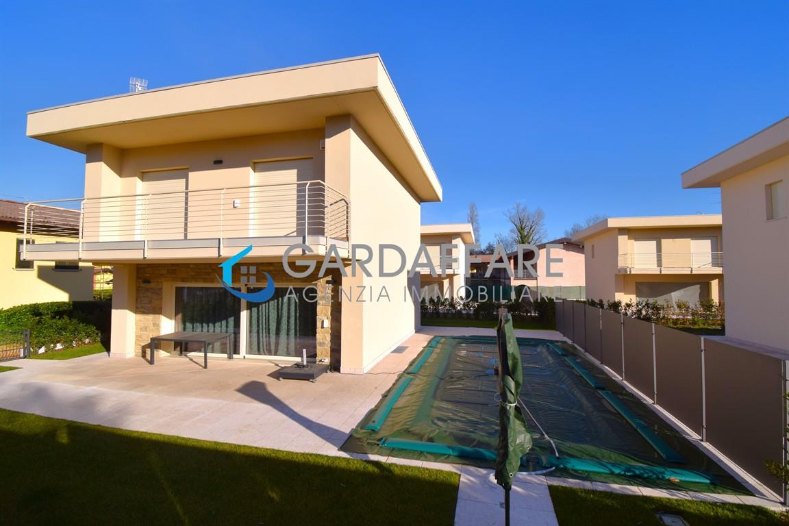Villa zum Verkauf in Manerba del Garda - Cod. H10-20-41