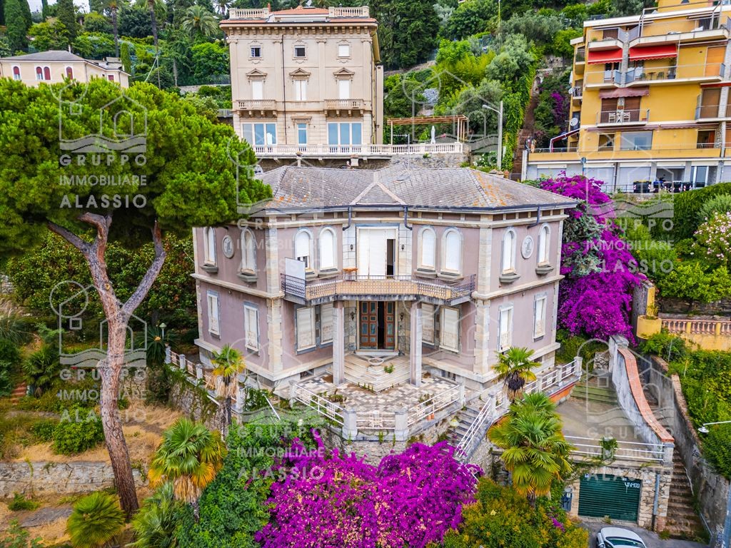 Magnifica villa Inglese da ristrutturare
