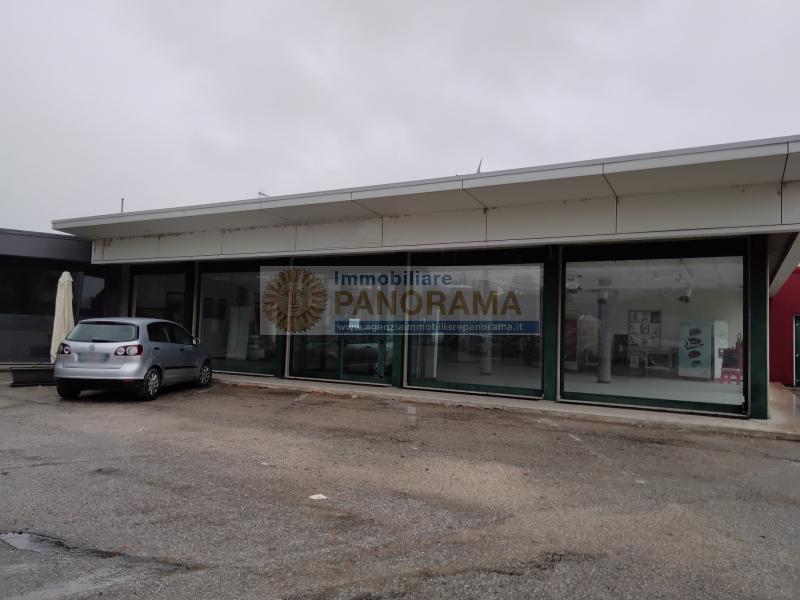 Rif. ATV238 Showroom in vendita a Marino del Tronto