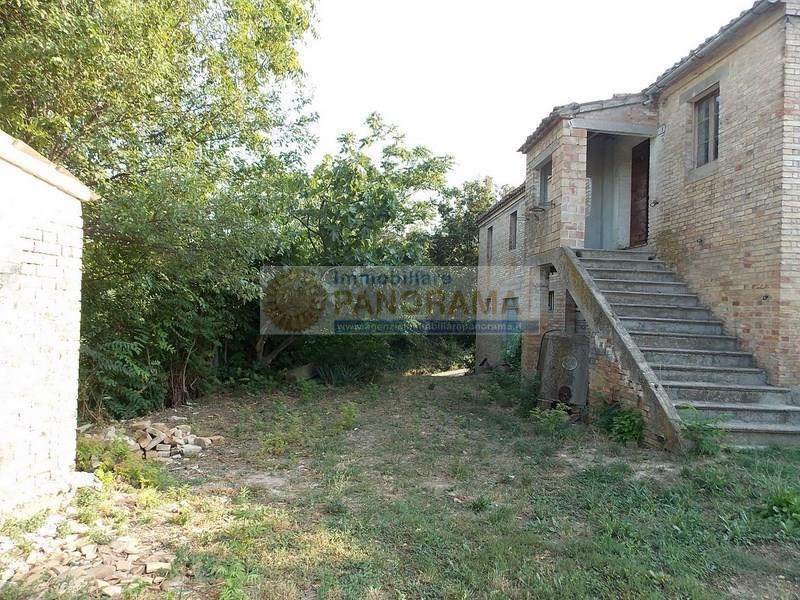 Rif. LC1634 Casale in vendita a Castignano con terreno