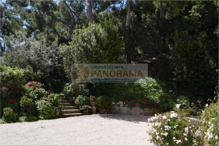 Rif. LC167 Vendesi casa  vicino al mare vista panoramica indipendente a Cupra Marittima