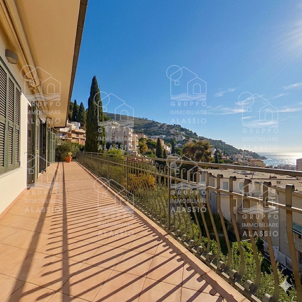 Attico in villa frazionabile in due abitazioni