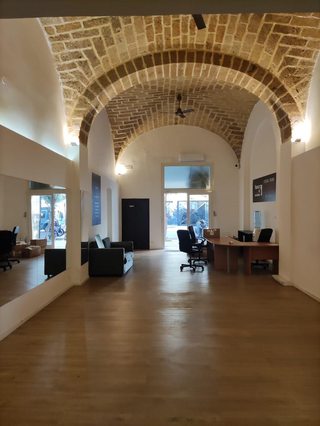 Palazzina commerciale/ufficio in Vendita a Bari