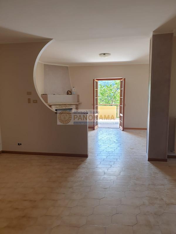 Rif. ATV225 Vendesi appartamento a Folignano