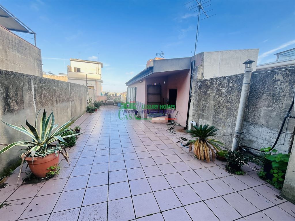 Rif: 2554 - Casa indipendente di 120 mq con giardino e terrazza in Via Domenico Farini, Comiso