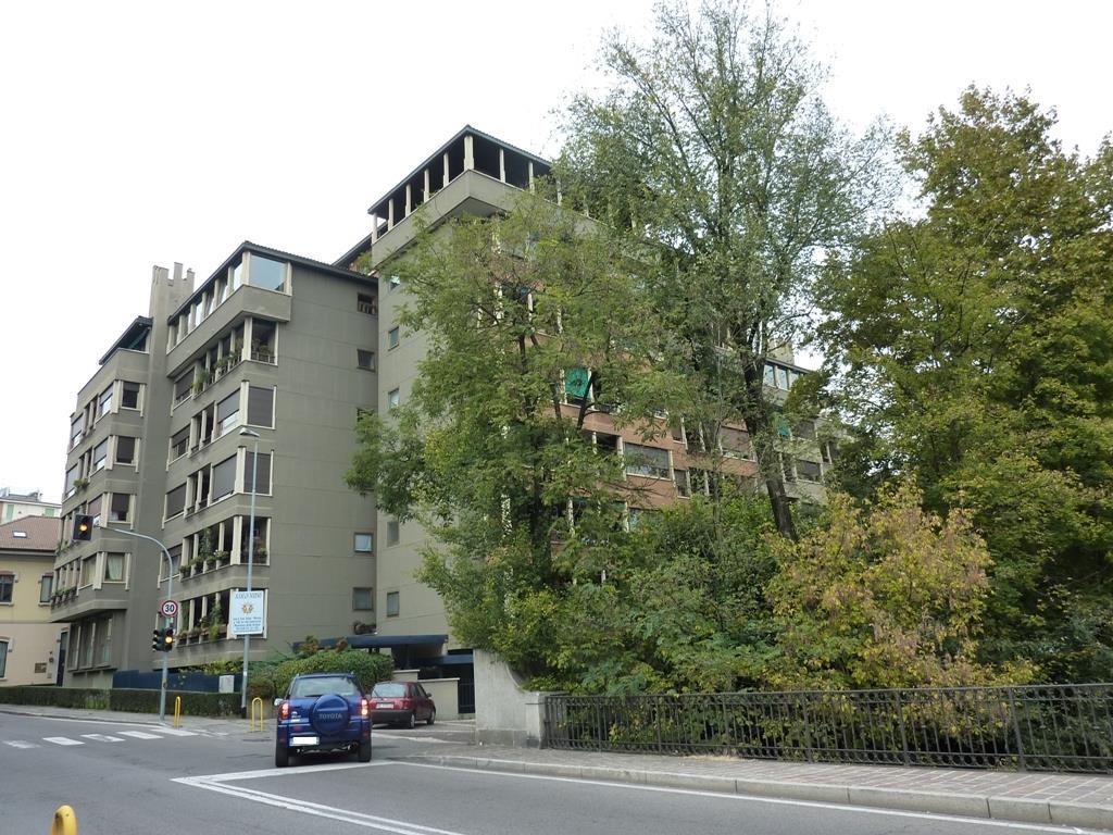 appartamento in Via Massimo d'Azeglio a Monza