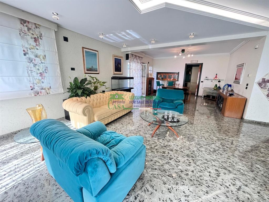 RIF: 2760 - Prestigiosa abitazione, ascensore privato e garage di 150 mq nel cuore di Comiso