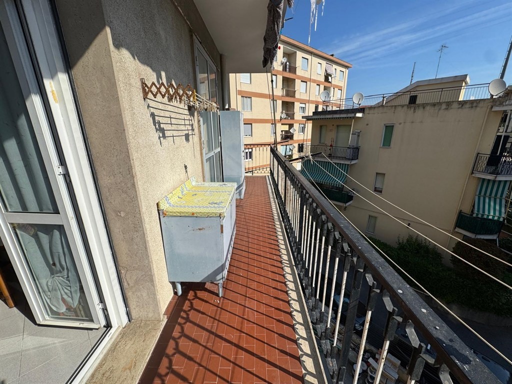 Albenga, Vadino, alloggio da ristrutturare mq. 70 circa con garage