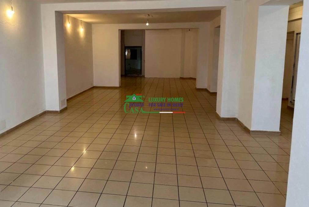 Rif: 2110 - Locale deposito in vendita a Comiso, zona Bar Mirò - Comiso