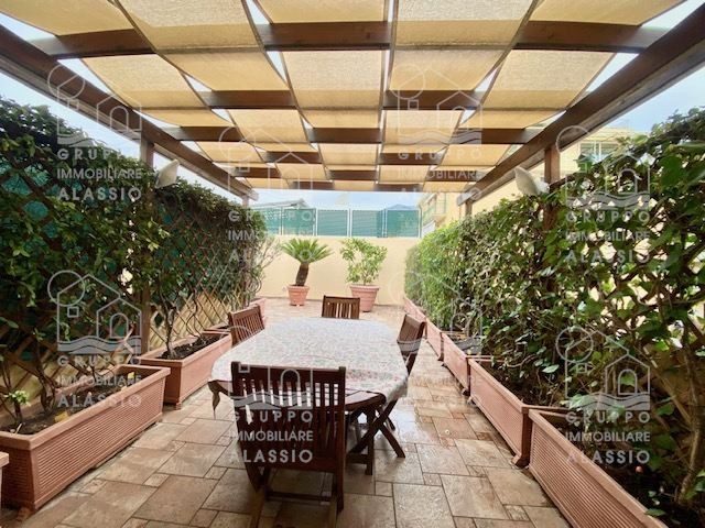 Bellissimo alloggio in zona centrale, a due passi dal mare, con ampia terrazza vivibile