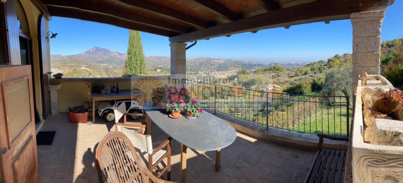 Rif. LC1173 Vendesi casale ad Ascoli Piceno Piagge
