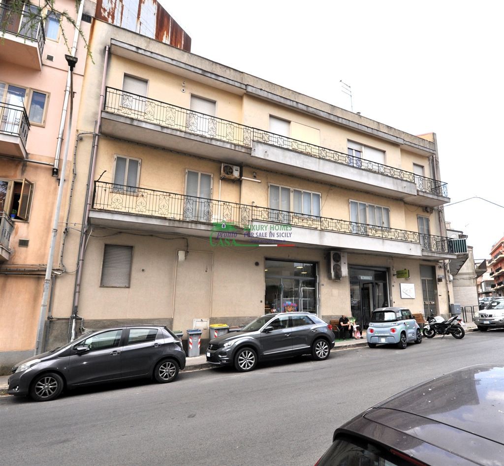 Rif. 9691 - Soluzione indipendente con ampio Terrazzo + Comm.le