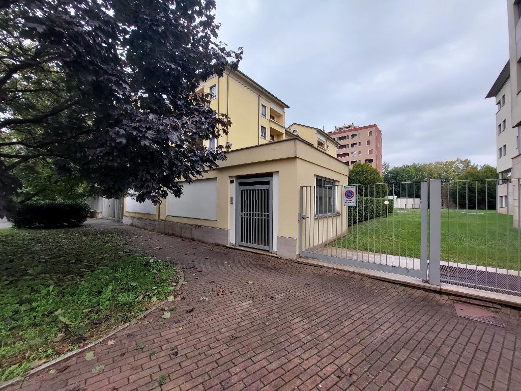 magazzino in Via Ferrari a Monza