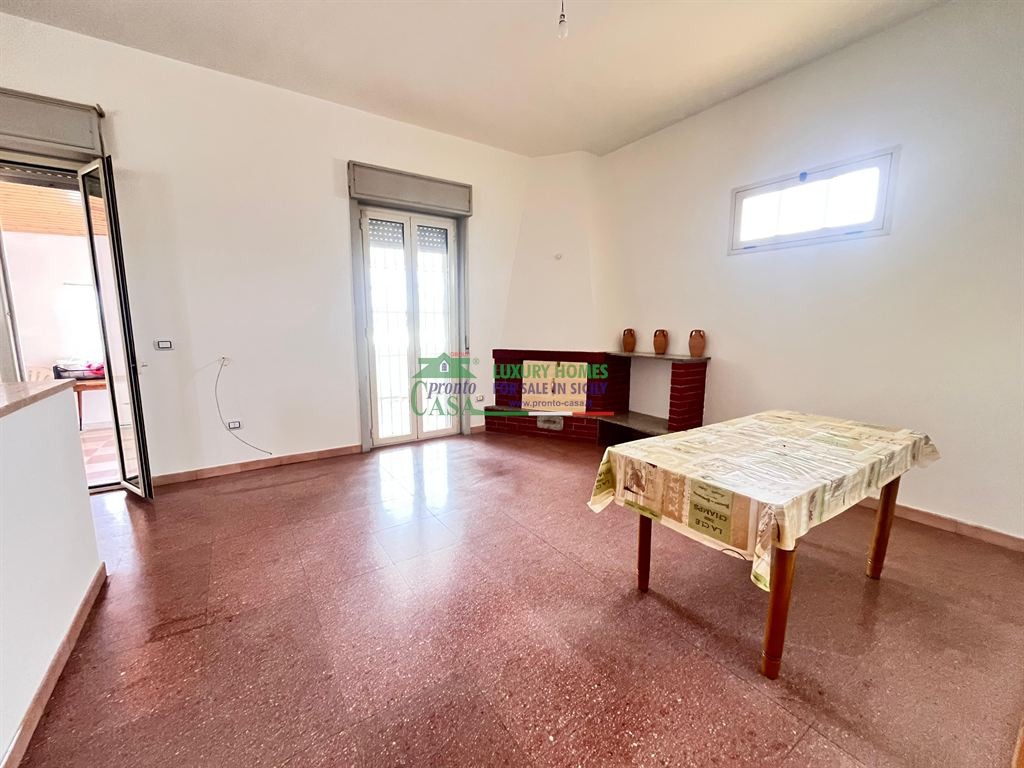 Rif:2718 - Villetta con Giardino di 550 mq e Mansarda – Ottimo Potenziale in Prima Periferia, Comiso