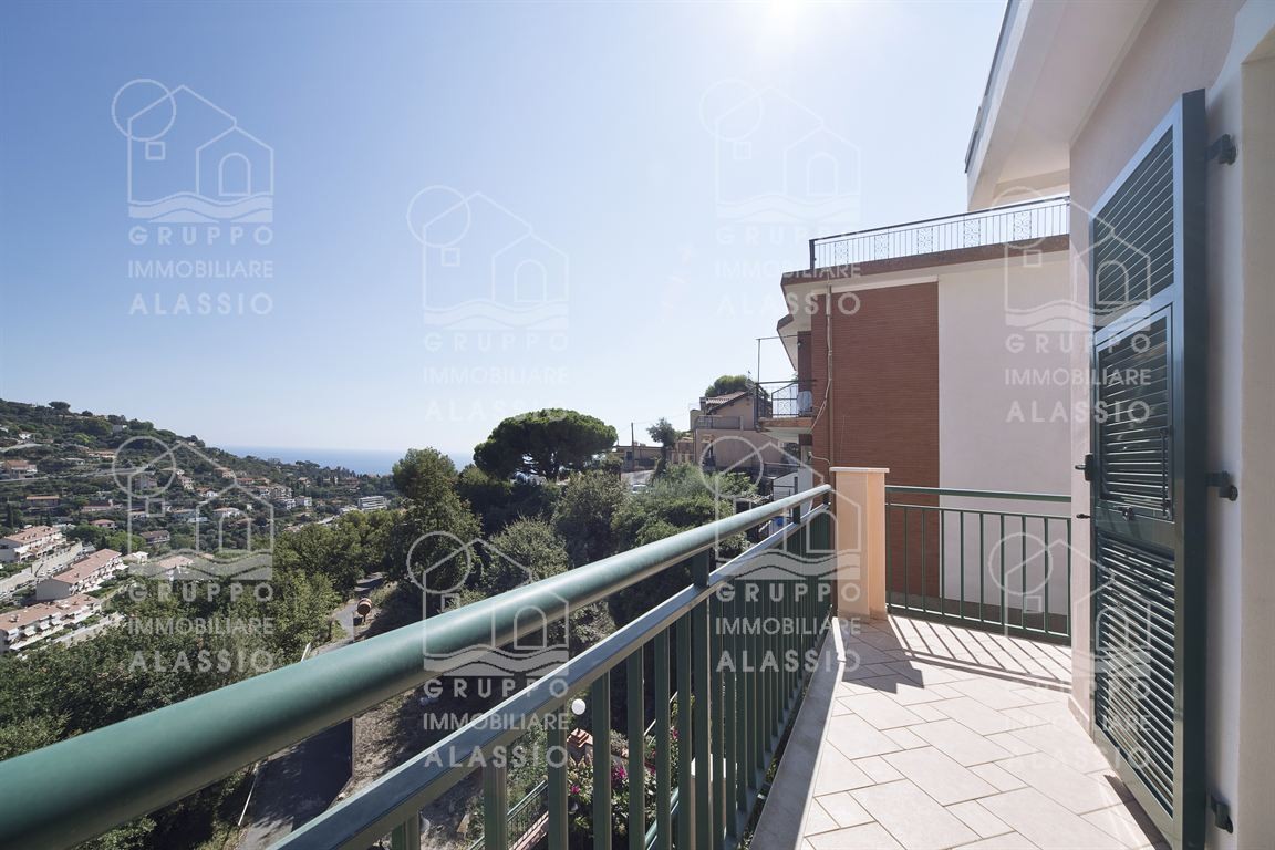 Trilocale Nuovo con Vista Mare Panoramica, Giardino e Posto Auto