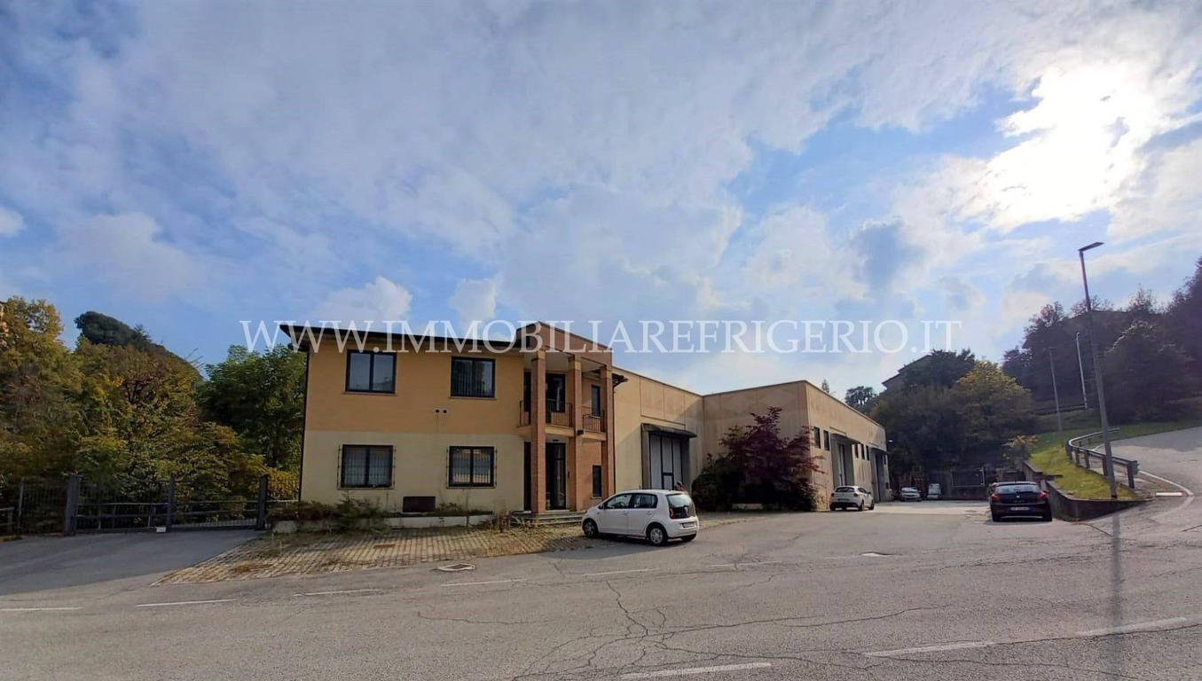 Vendita capannone Caprino Bergamasco superficie 825m2