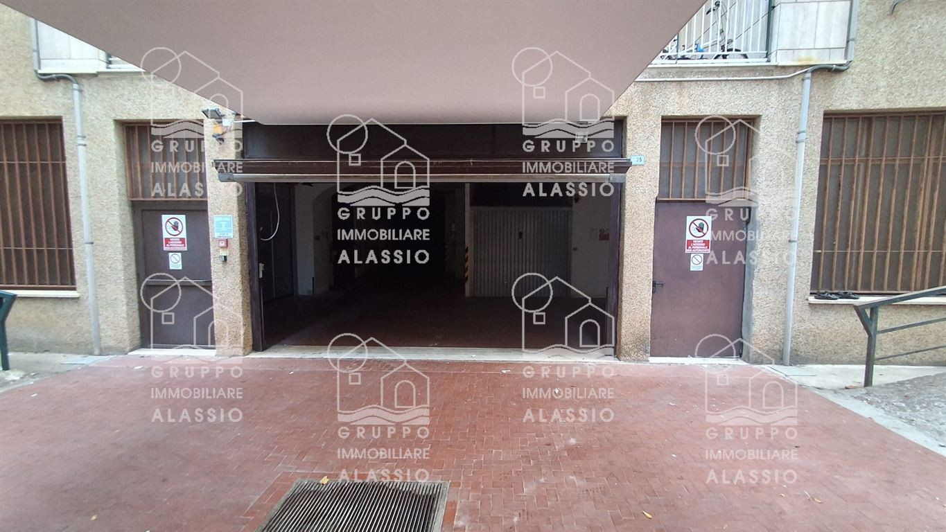 Alassio - Zona Ponente - Ampio Box