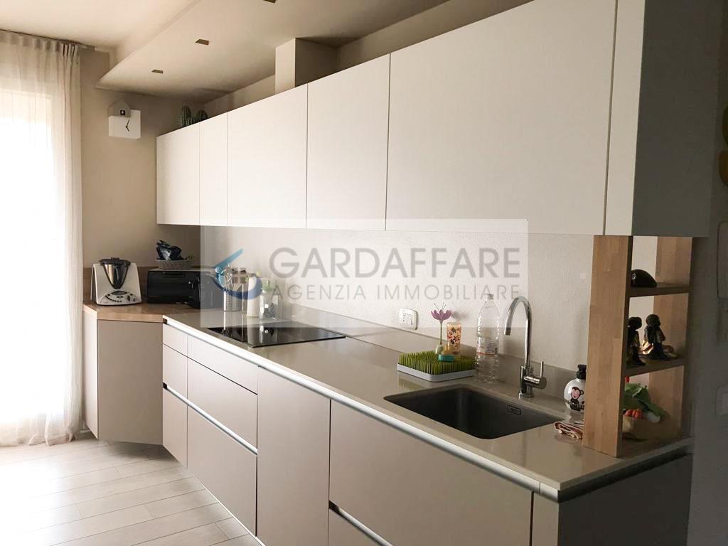 Appartamento in Vendita a Desenzano del Garda - Cod. h61-22-41