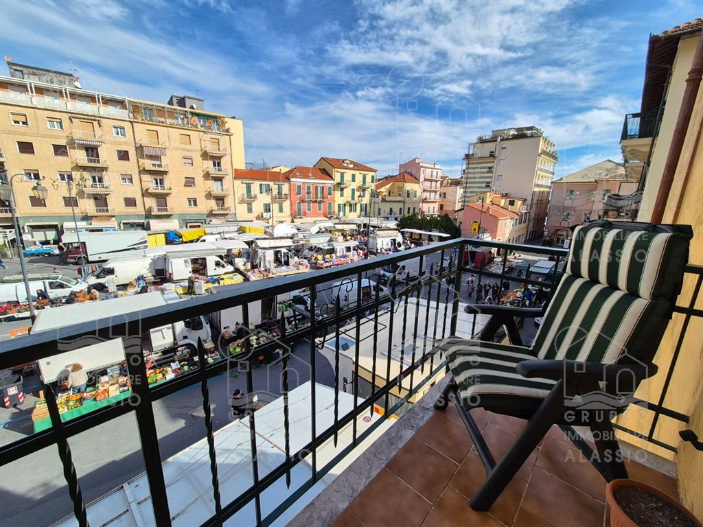 Centralissimo quadrilocale con 3 balconi