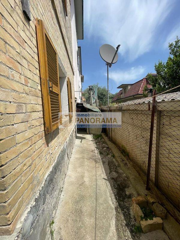 Rif. ATV330 Vendesi casa cielo-terra a San Benedetto del Tronto
