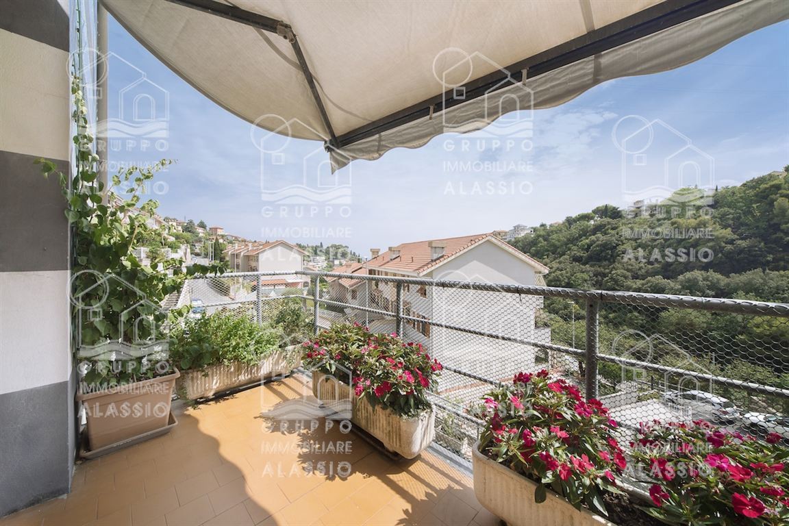 APPARTAMENTO SU TRE LIVELLI CON BOX DOPPIO – ALASSIO, LORETO ALTA