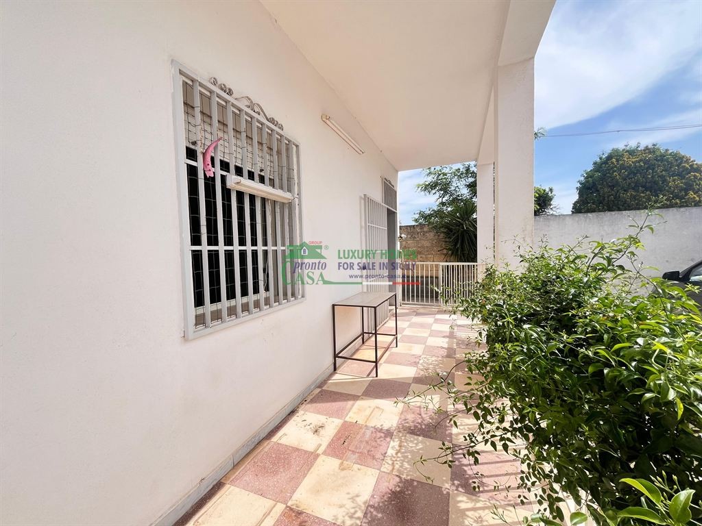 Rif:2718 - Villetta con Giardino di 550 mq e Mansarda – Ottimo Potenziale in Prima Periferia, Comiso