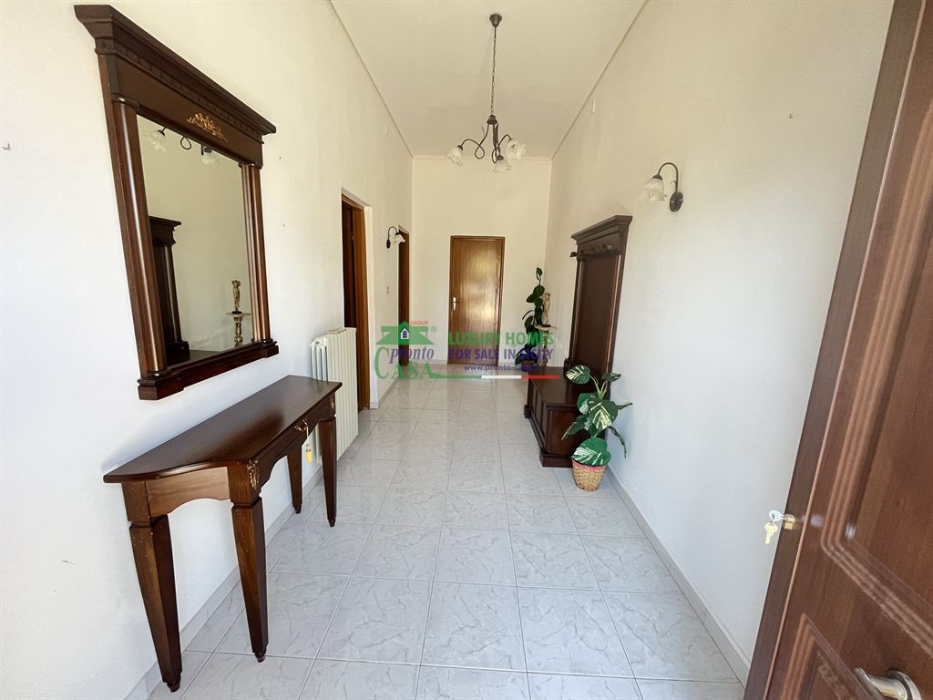 Rif. 2322 - Appartamento con giardino di pertinenza, Comiso