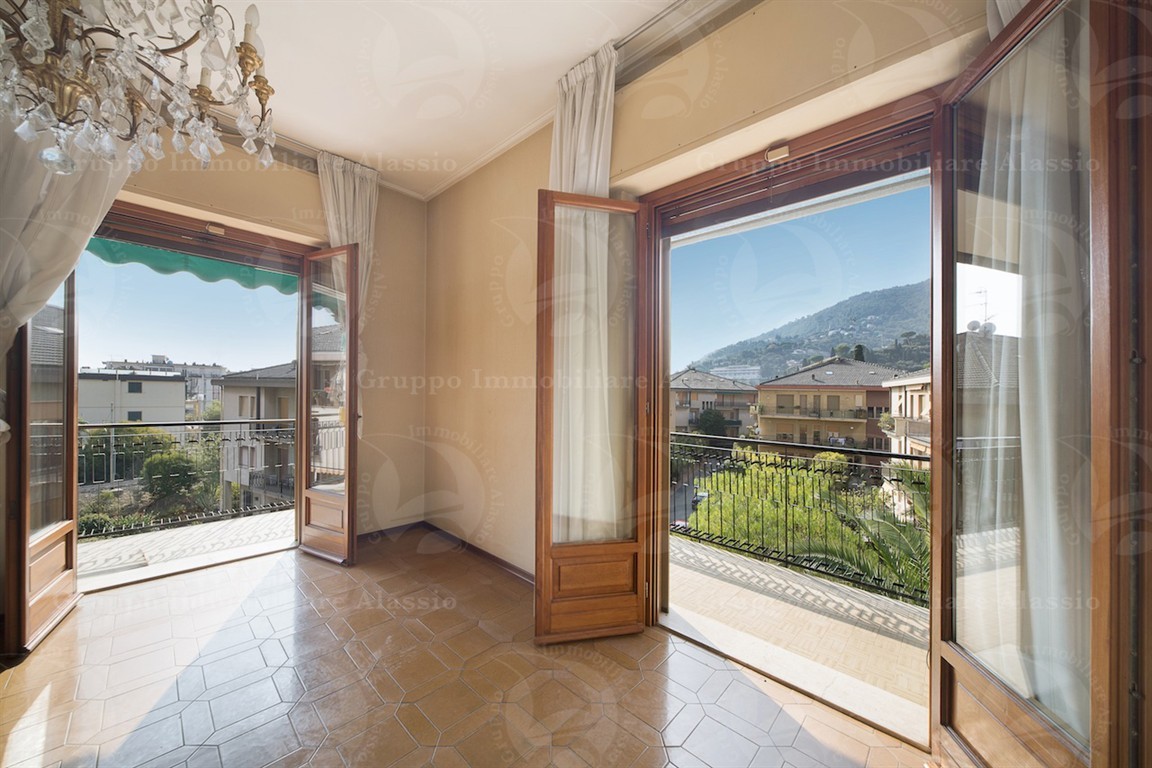 ALASSIO GRANDE APPARTAMENTO IN CONDOMINIO ESCLUSIVO